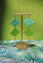 Load image into Gallery viewer, Palawan Fans (green/mint)