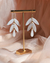 Load image into Gallery viewer, Wedding Garland