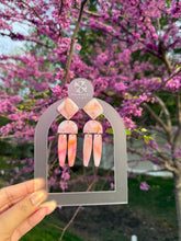 Load image into Gallery viewer, Manila - pink
